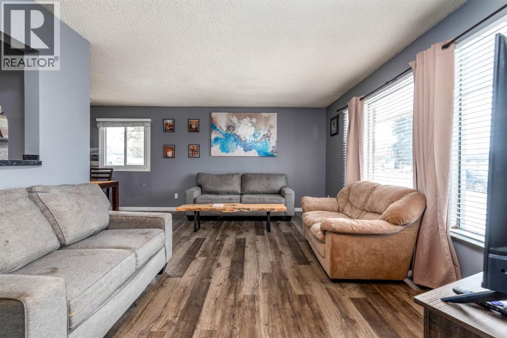 5709 51 Street, Lloydminster, Alberta  T9V 0R4 - Photo 2 - A2299080