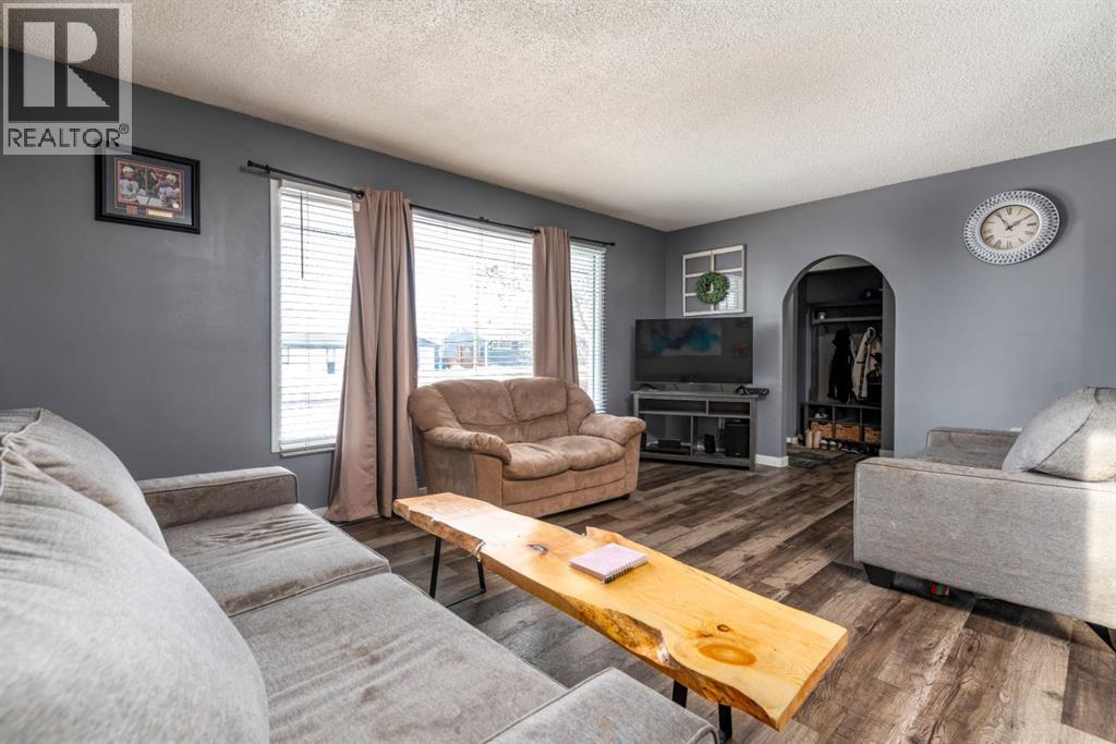 5709 51 Street, Lloydminster, Alberta  T9V 0R4 - Photo 3 - A2299080