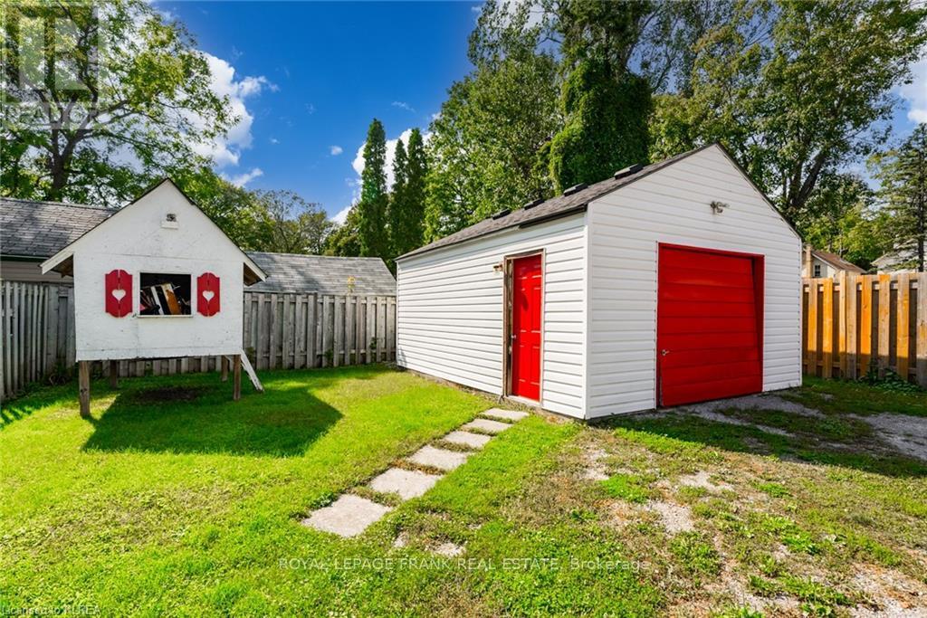 37 Sussex Street N, Kawartha Lakes (Lindsay), Ontario  K9V 4H6 - Photo 16 - X12957646