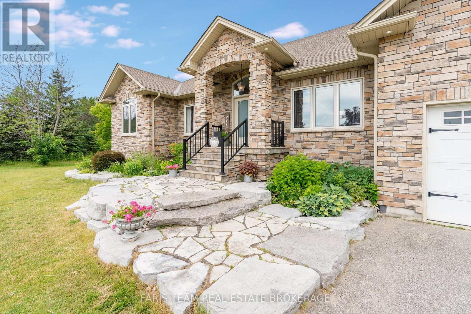 30 Fisher Drive, Adjala-Tosorontio, Ontario  L0M 1J0 - Photo 2 - N12827874