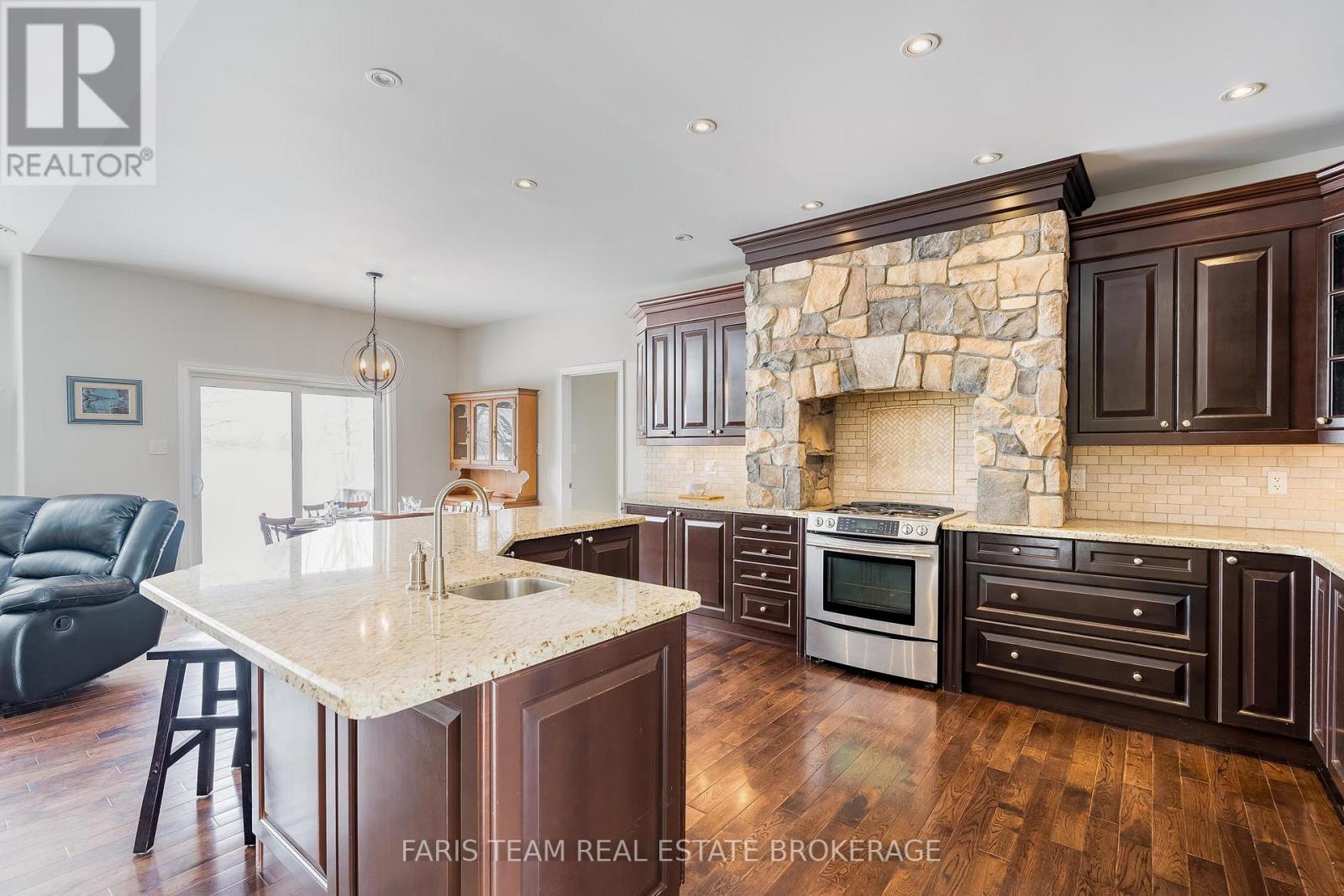 30 Fisher Drive, Adjala-Tosorontio, Ontario  L0M 1J0 - Photo 4 - N12827874