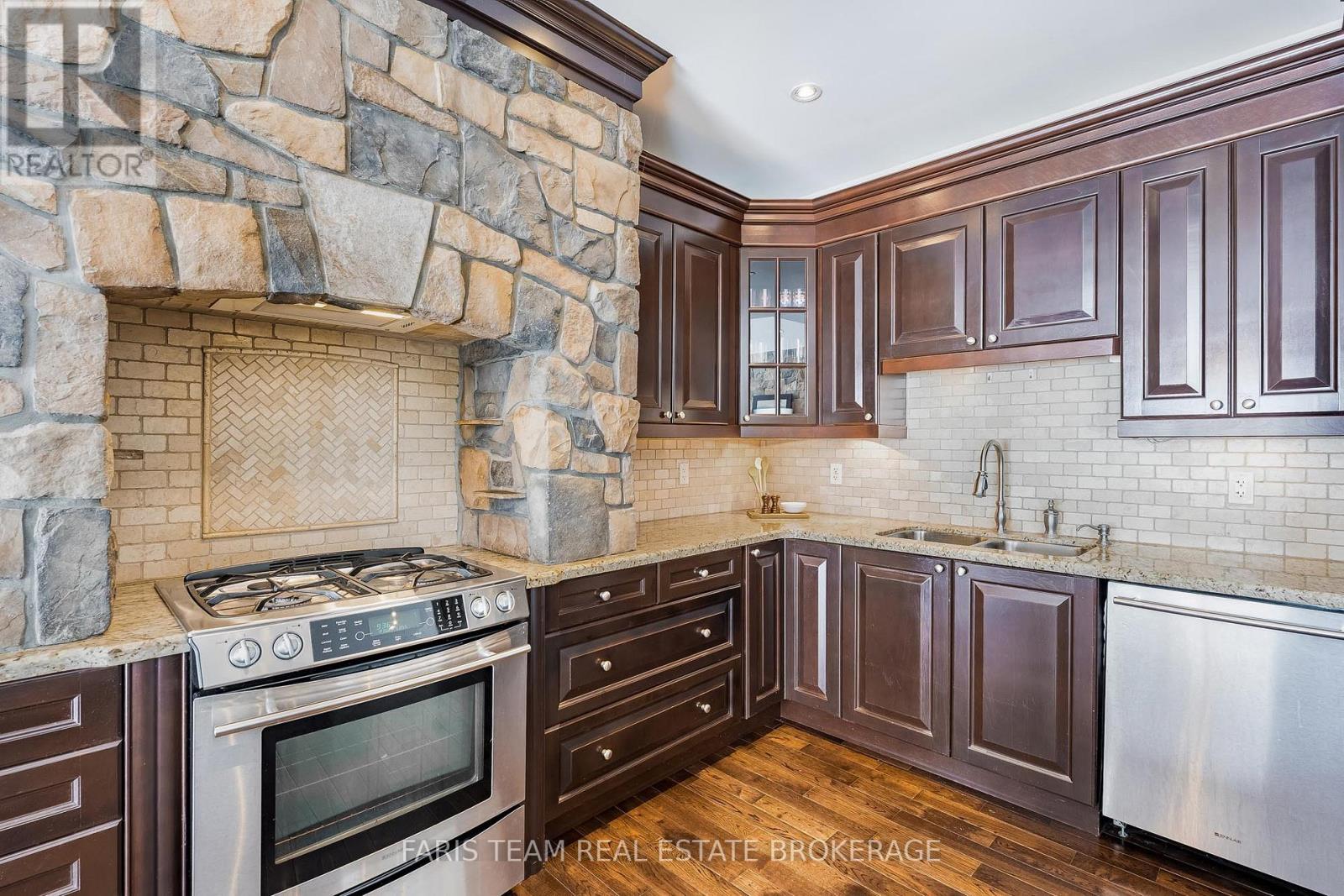 30 Fisher Drive, Adjala-Tosorontio, Ontario  L0M 1J0 - Photo 6 - N12827874