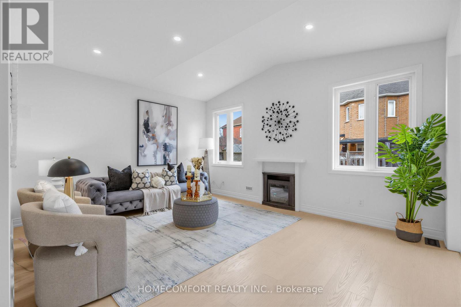 52 Victoria Wood Avenue, Markham, Ontario  L6E 1K1 - Photo 14 - N12957610