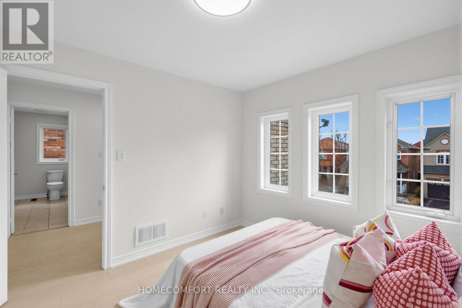 52 Victoria Wood Avenue, Markham, Ontario  L6E 1K1 - Photo 49 - N12957610