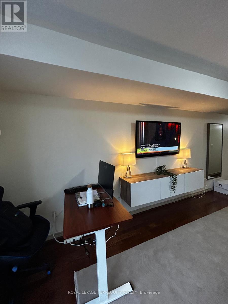 452a Horner Avenue, Toronto, Ontario  M8W 2B4 - Photo 10 - W12957614