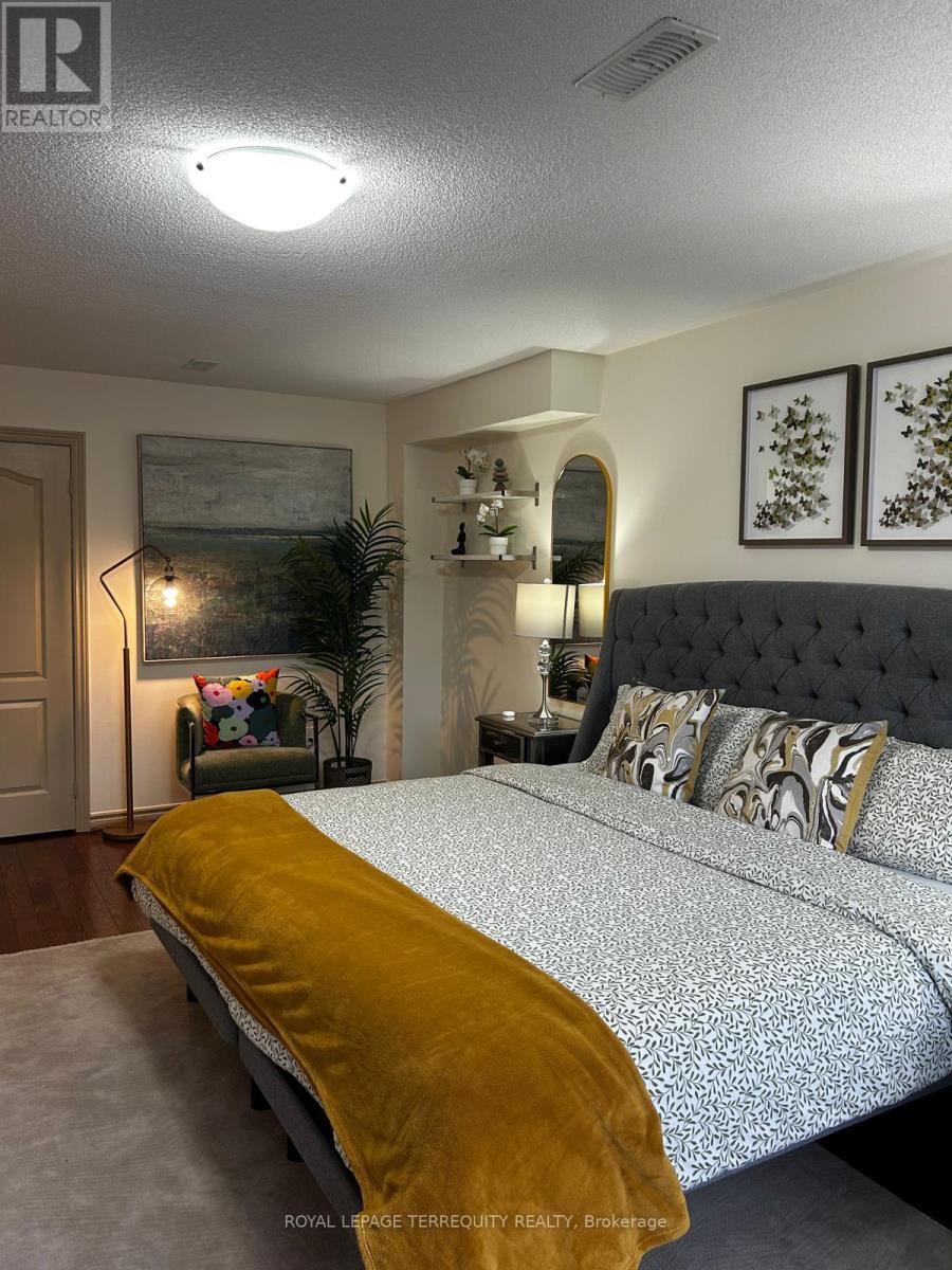 452a Horner Avenue, Toronto, Ontario  M8W 2B4 - Photo 11 - W12957614