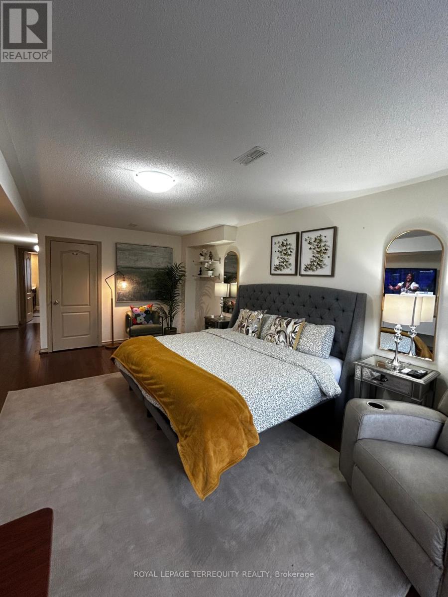 452a Horner Avenue, Toronto, Ontario  M8W 2B4 - Photo 13 - W12957614