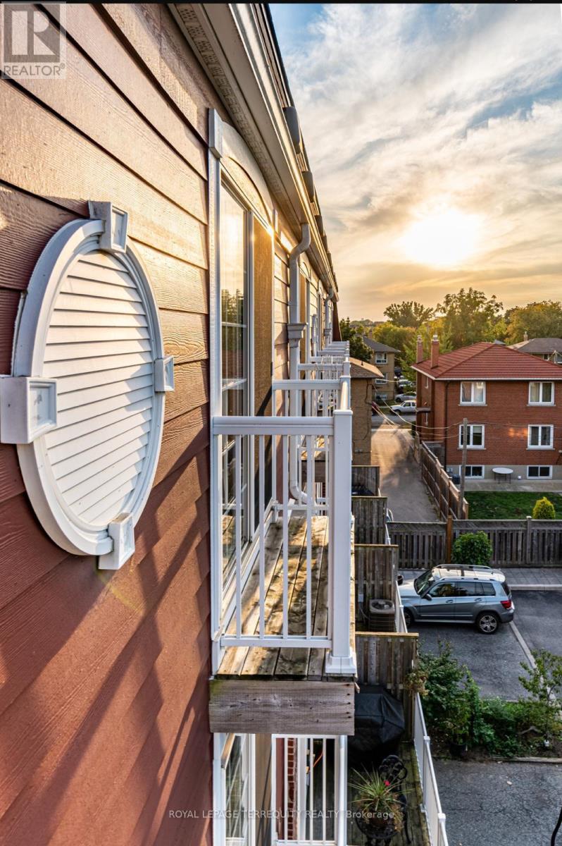 452a Horner Avenue, Toronto, Ontario  M8W 2B4 - Photo 14 - W12957614