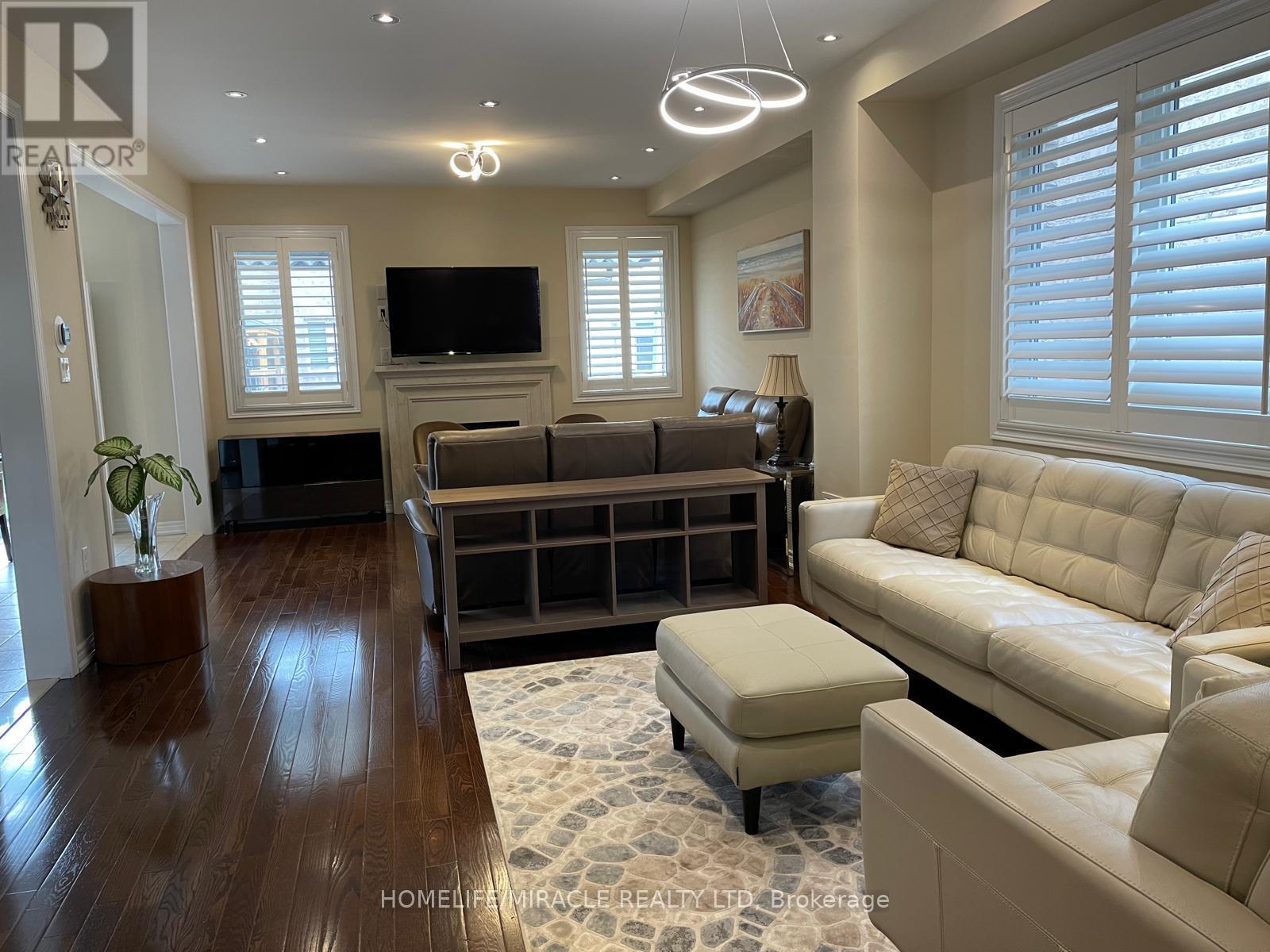 7 Campwood Crescent, Brampton, Ontario  L6P 3S5 - Photo 5 - W12957644