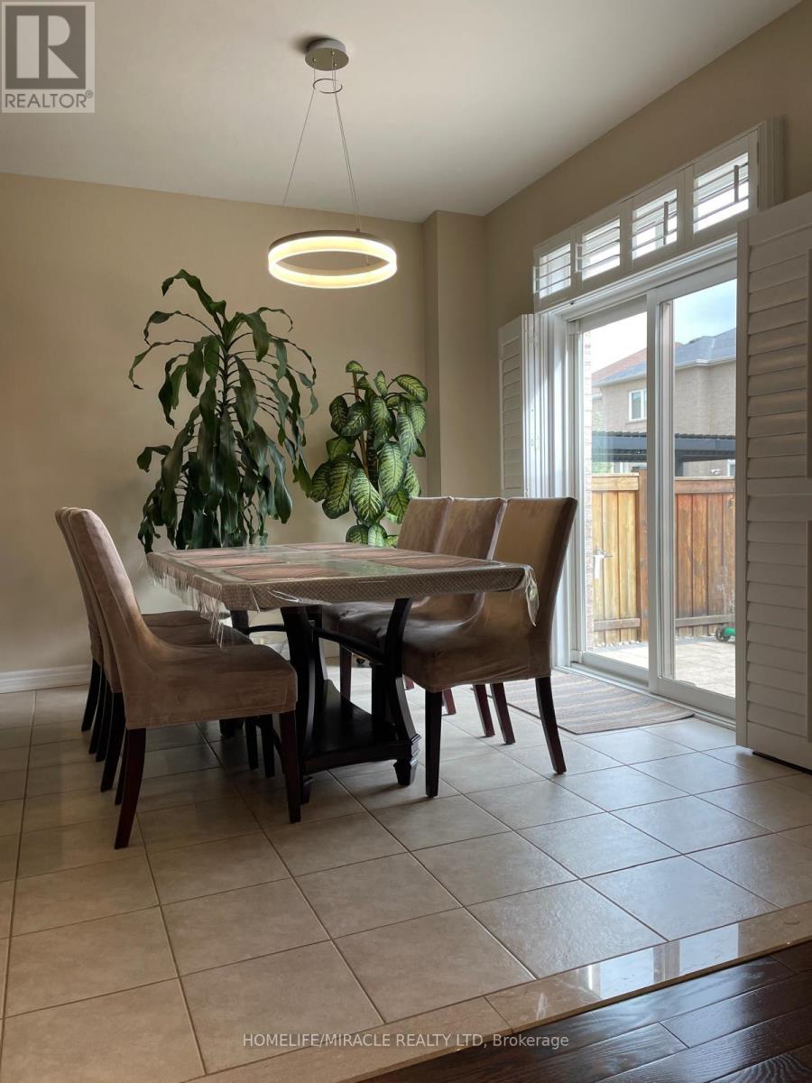 7 Campwood Crescent, Brampton, Ontario  L6P 3S5 - Photo 6 - W12957644