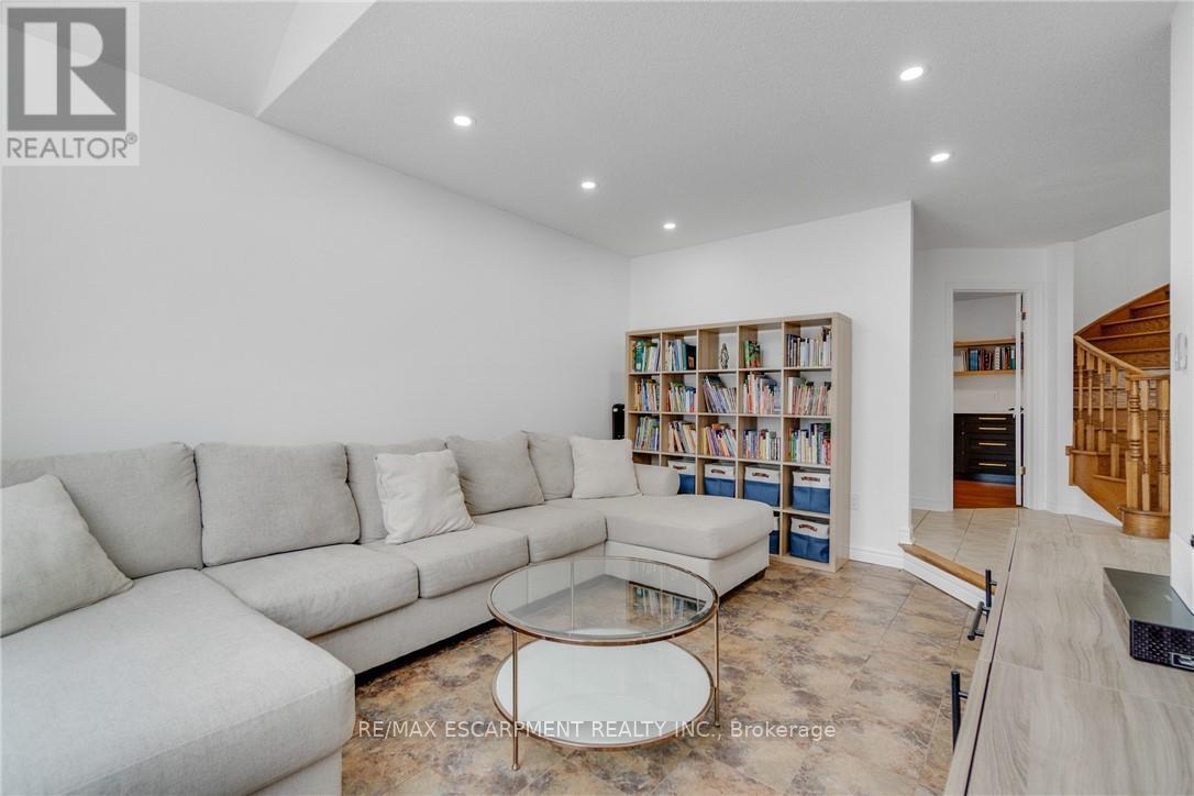 191 Hawkswood Trail, Hamilton, Ontario  L9B 2T1 - Photo 11 - X12957620