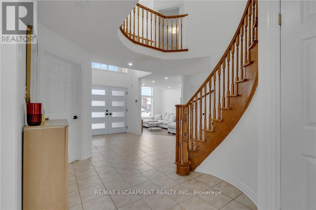 191 Hawkswood Trail, Hamilton, Ontario  L9B 2T1 - Photo 12 - X12957620