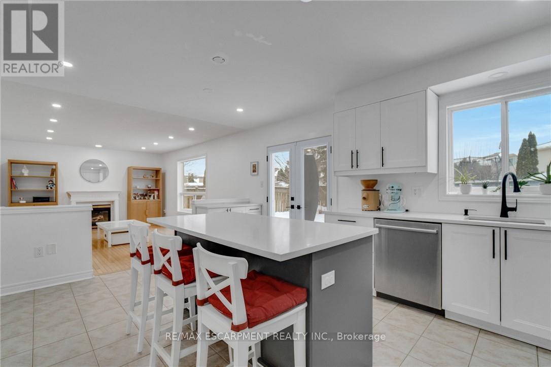 191 Hawkswood Trail, Hamilton, Ontario  L9B 2T1 - Photo 17 - X12957620