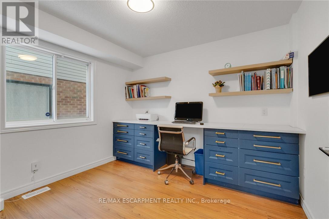 191 Hawkswood Trail, Hamilton, Ontario  L9B 2T1 - Photo 26 - X12957620