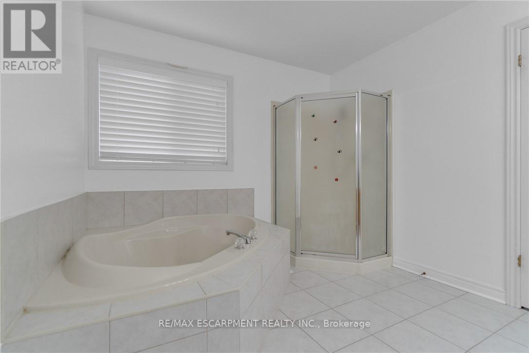 191 Hawkswood Trail, Hamilton, Ontario  L9B 2T1 - Photo 34 - X12957620