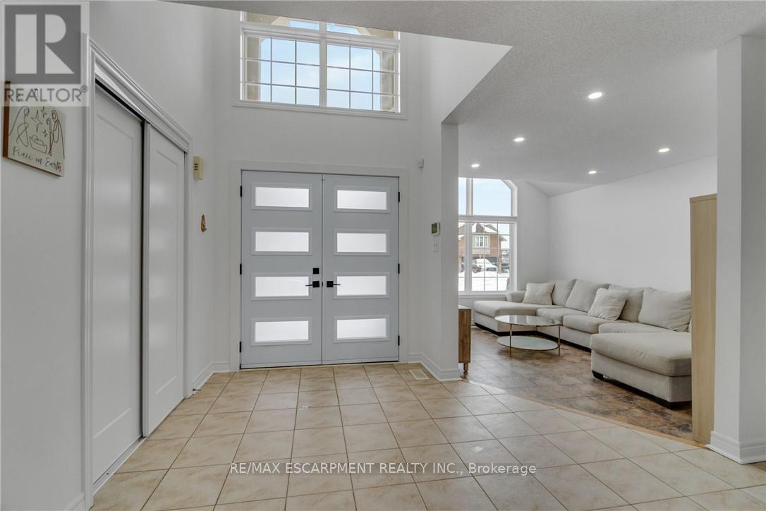 191 Hawkswood Trail, Hamilton, Ontario  L9B 2T1 - Photo 8 - X12957620