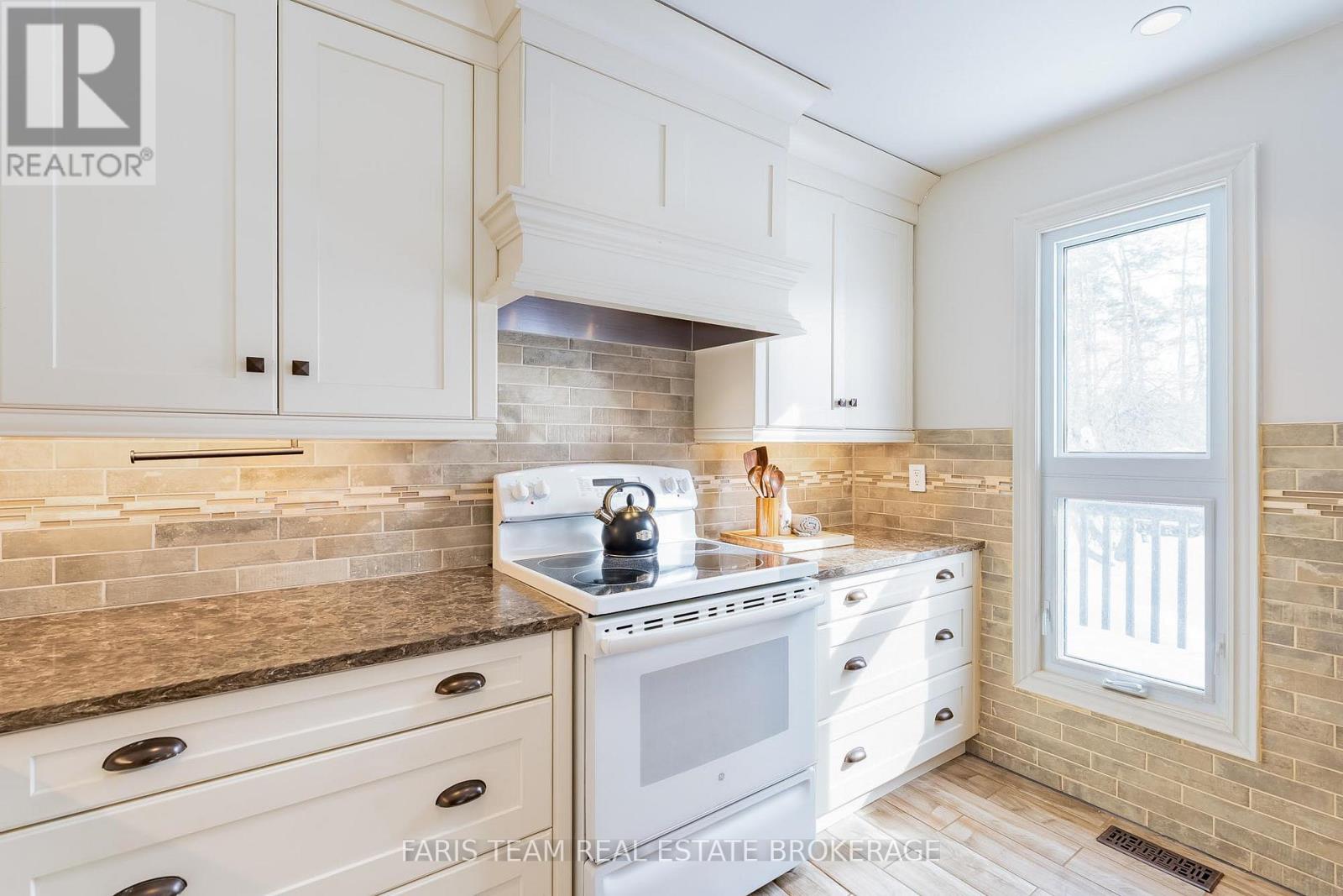 2263 25th Side Road, Innisfil, Ontario  L9S 2E5 - Photo 7 - N12797060