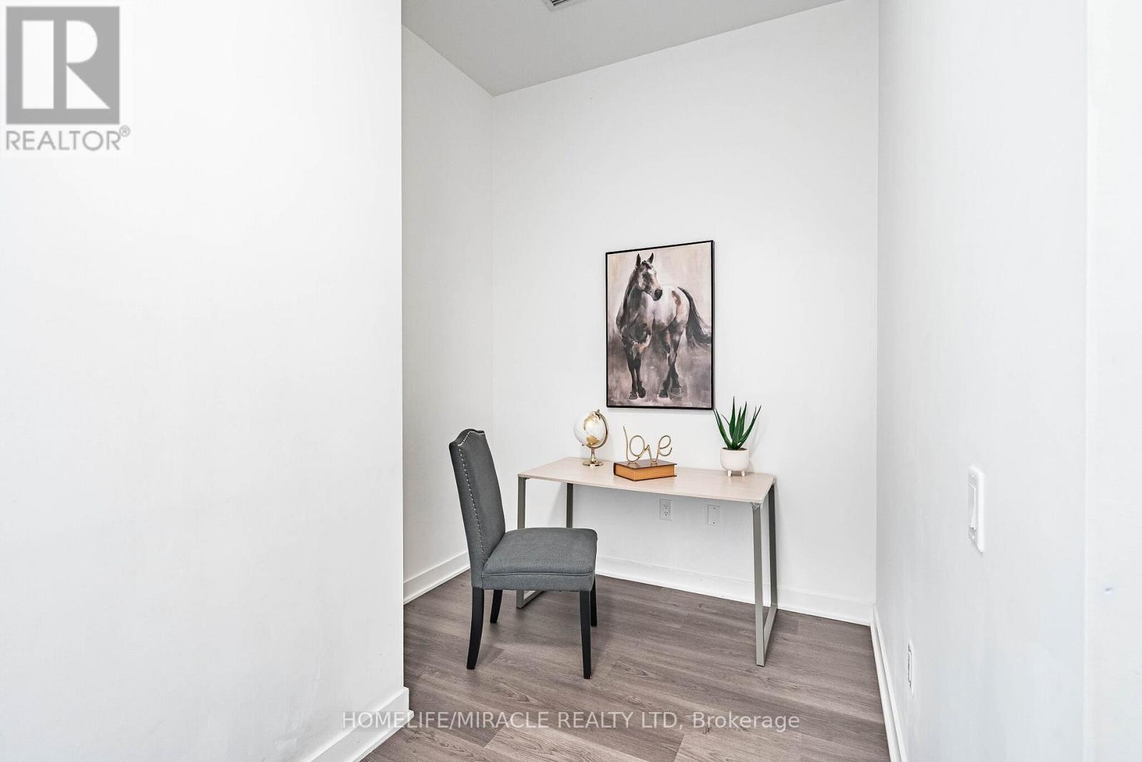 522 - 3900 Confederation Parkway, Mississauga, Ontario L5B 0M3 - Photo 10 - W12778388