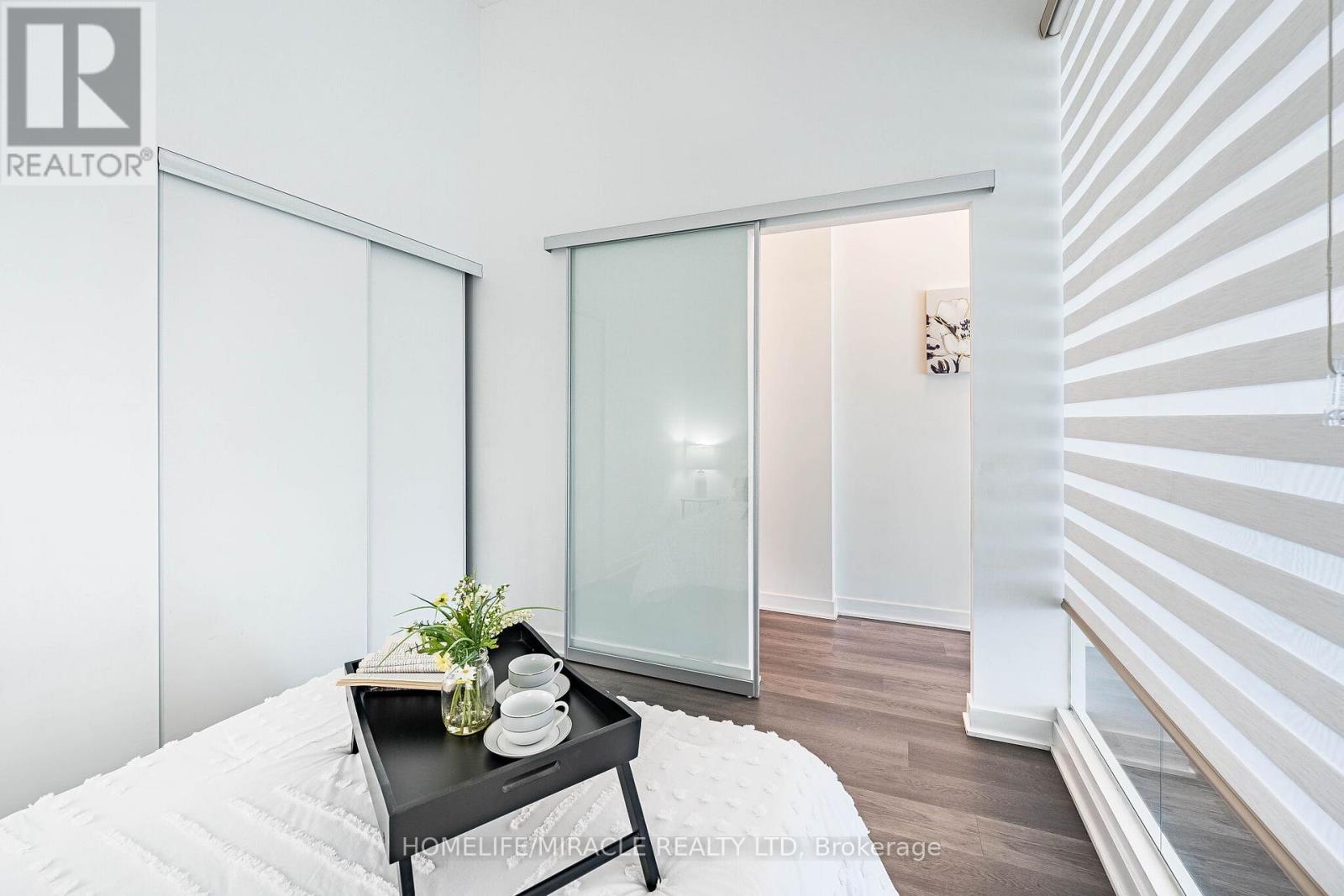 522 - 3900 Confederation Parkway, Mississauga, Ontario L5B 0M3 - Photo 23 - W12778388