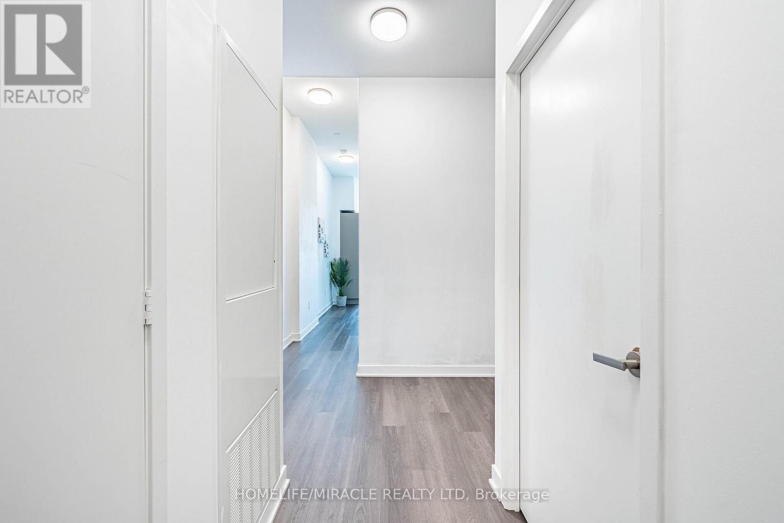 522 - 3900 Confederation Parkway, Mississauga, Ontario L5B 0M3 - Photo 8 - W12778388