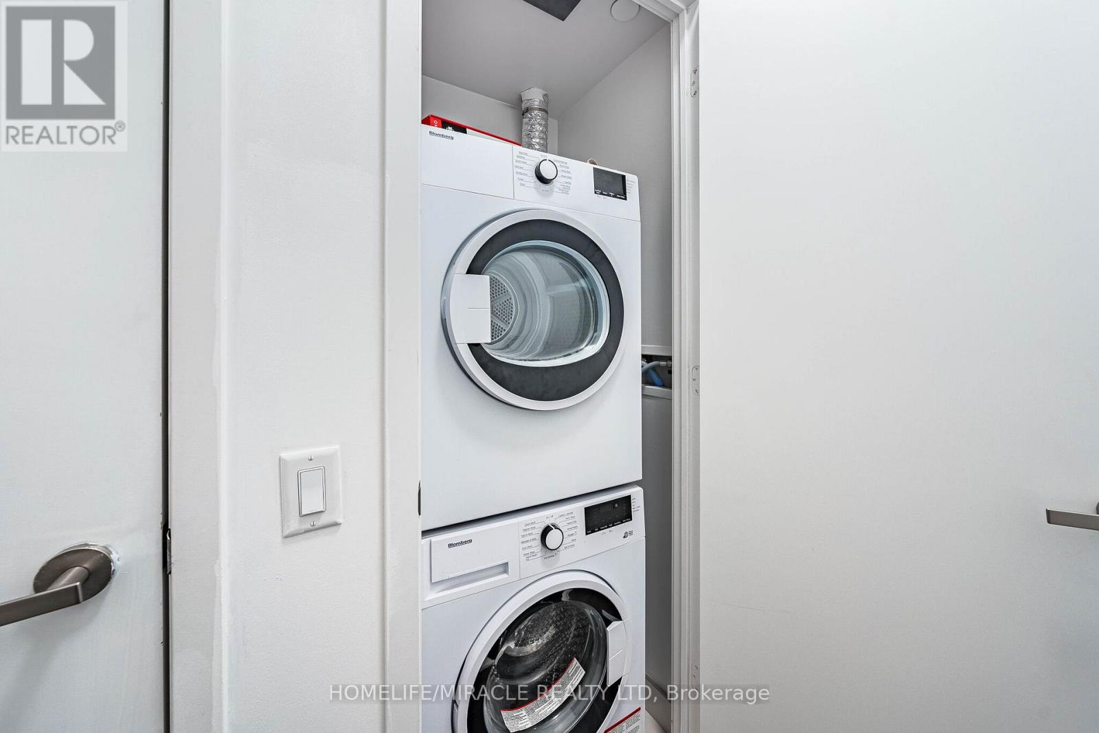 522 - 3900 Confederation Parkway, Mississauga, Ontario L5B 0M3 - Photo 25 - W12778388