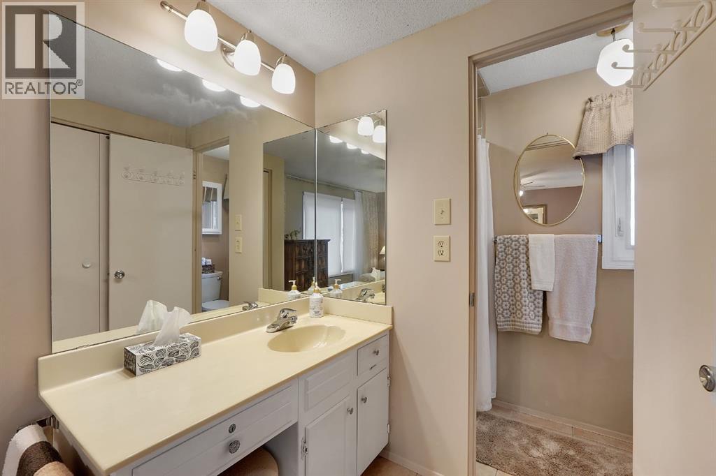 1102 Lake Christina Way SE, Calgary, Alberta  T2J 2R3 - Photo 31 - A2296764