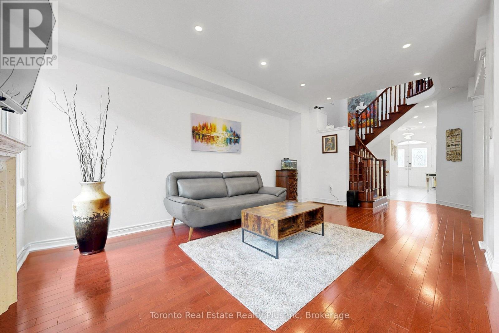 14 Riel Drive, Richmond Hill, Ontario  L4E 4W4 - Photo 15 - N12940648