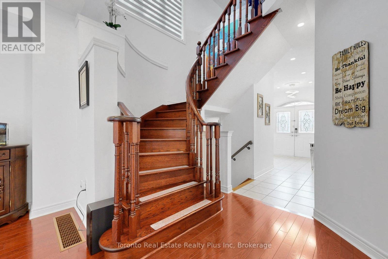 14 Riel Drive, Richmond Hill, Ontario  L4E 4W4 - Photo 14 - N12940648