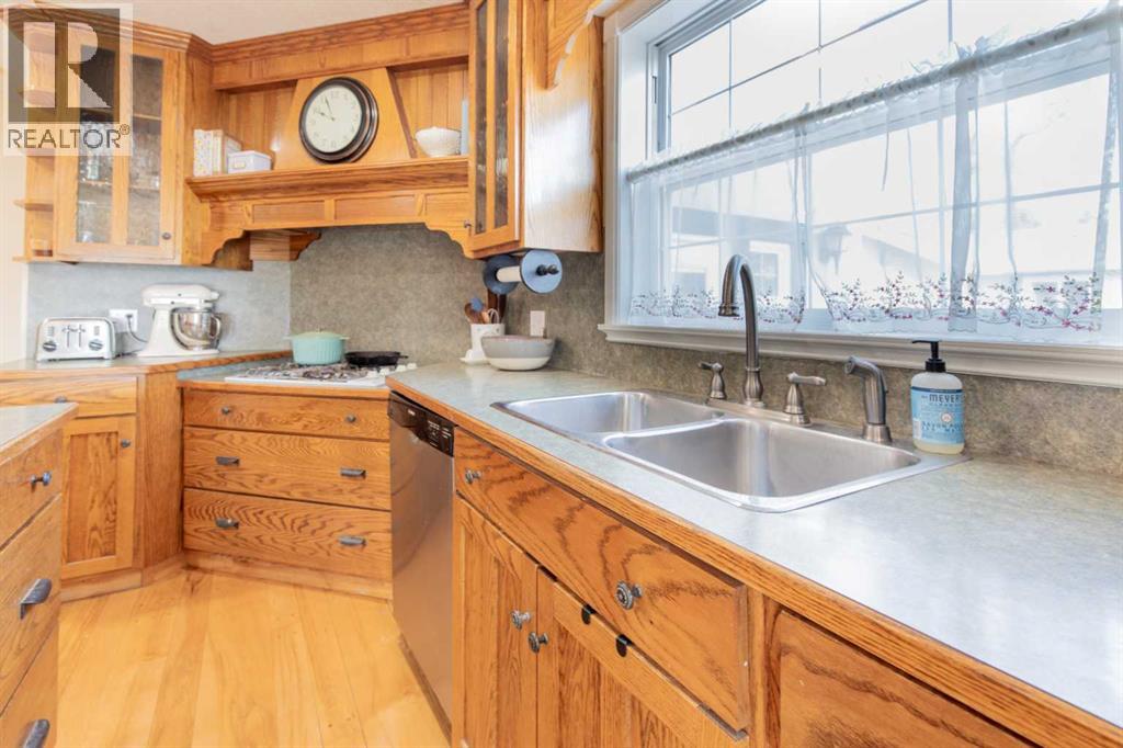 217 N 200 E, Raymond, Alberta  T0K 2S0 - Photo 8 - A2298549