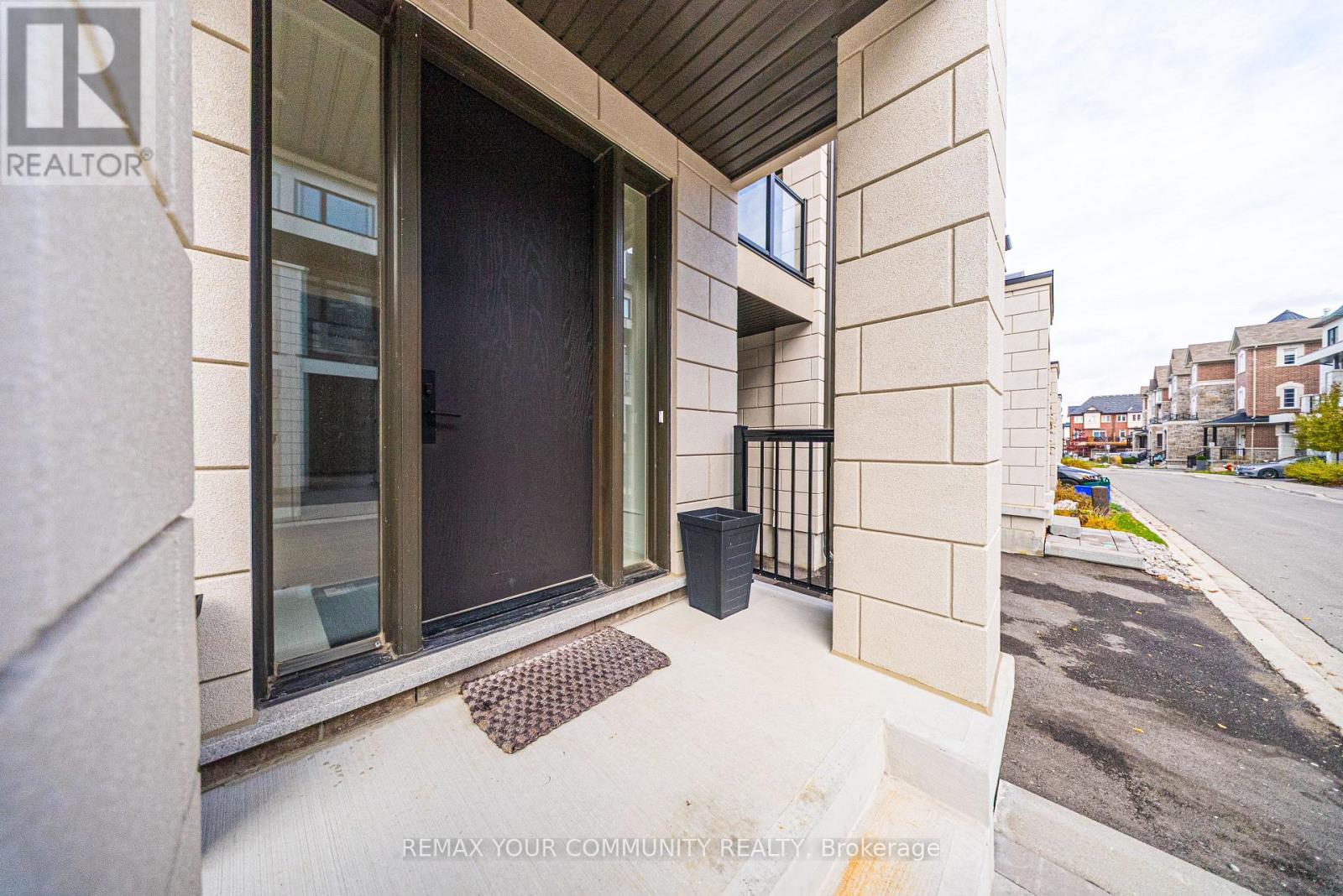 44 Globemaster Lane, Richmond Hill, Ontario  L4E 1H4 - Photo 6 - N12957662