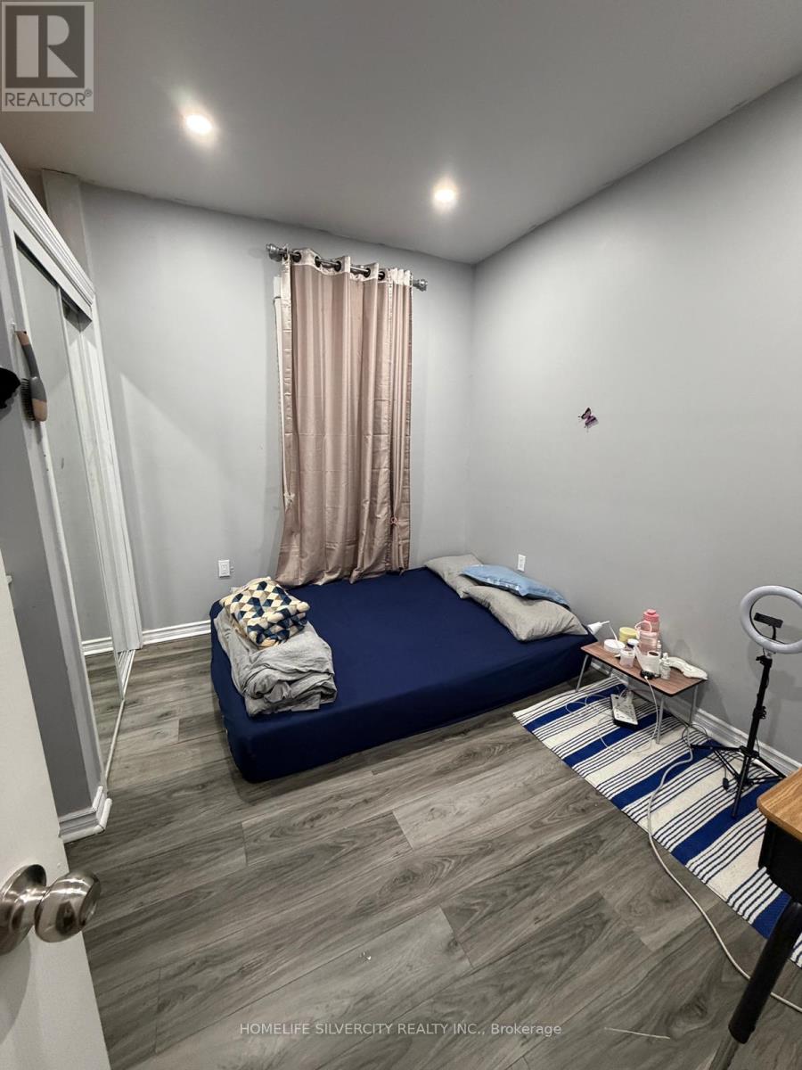 8b Times Road, Toronto, Ontario  M6E 3B7 - Photo 2 - W12957664