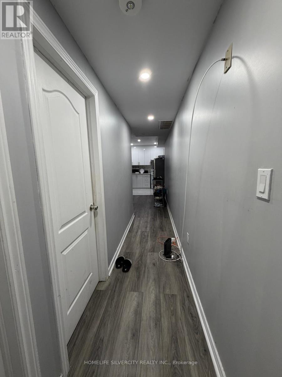 8b Times Road, Toronto, Ontario  M6E 3B7 - Photo 4 - W12957664