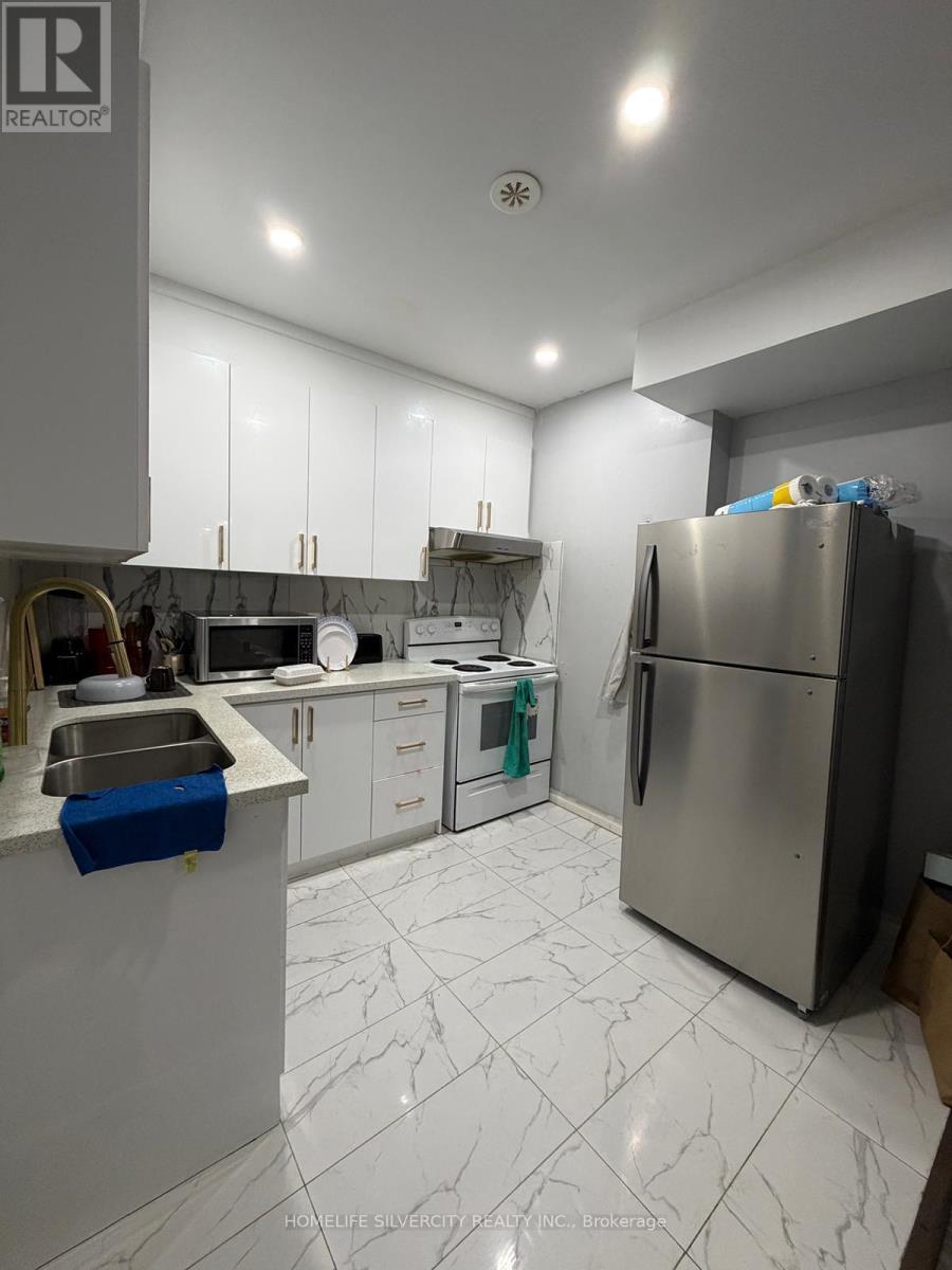 8b Times Road, Toronto, Ontario  M6E 3B7 - Photo 5 - W12957664