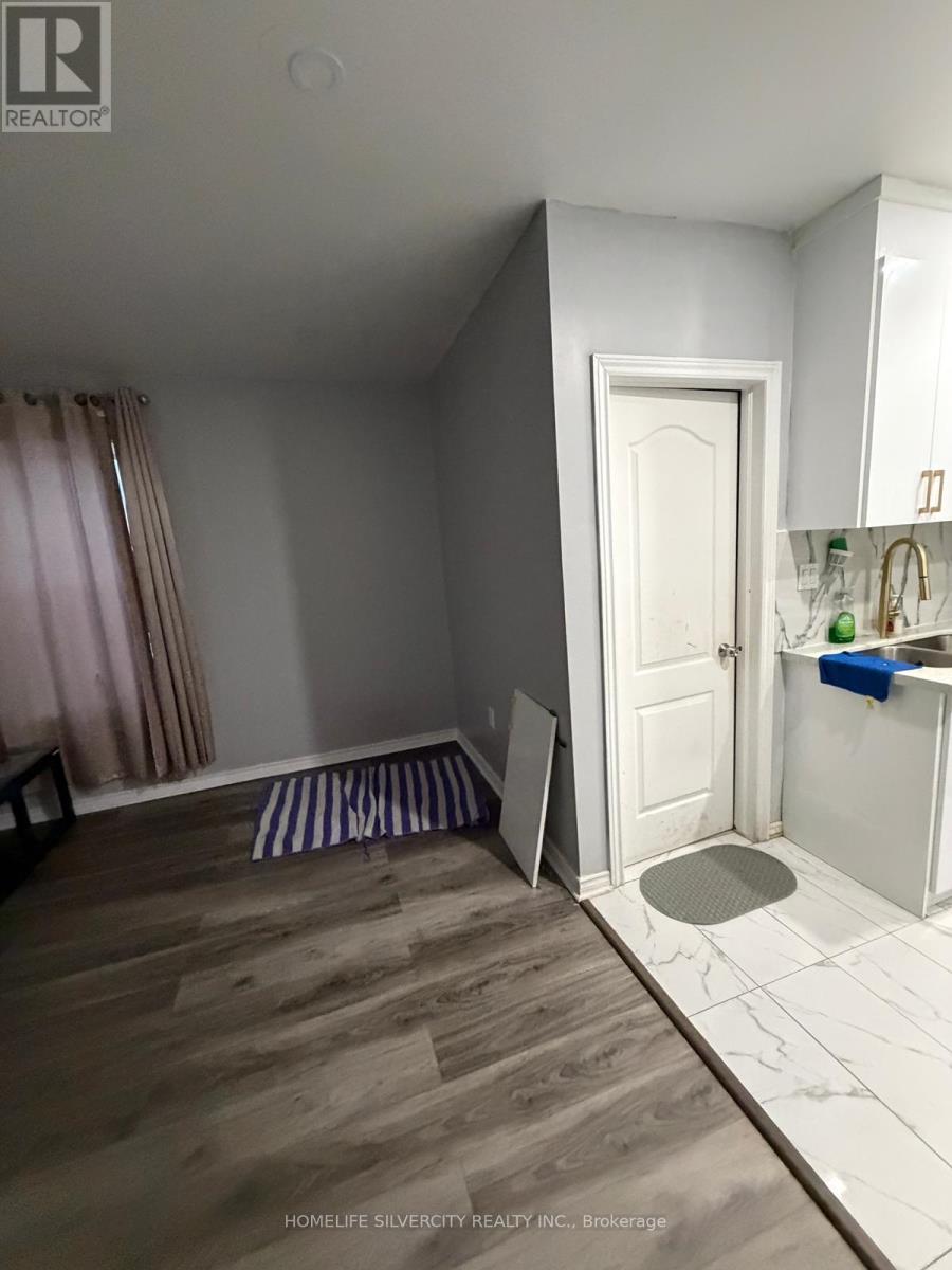 8b Times Road, Toronto, Ontario  M6E 3B7 - Photo 6 - W12957664