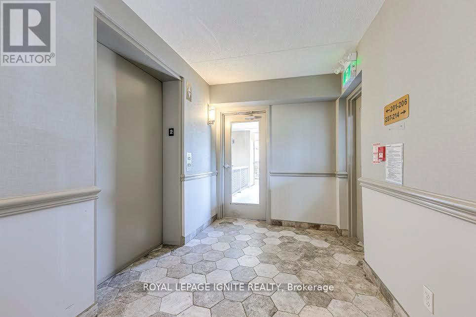 211 - 1820 Walkers Line, Burlington, Ontario  L7M 4V4 - Photo 4 - W12957706