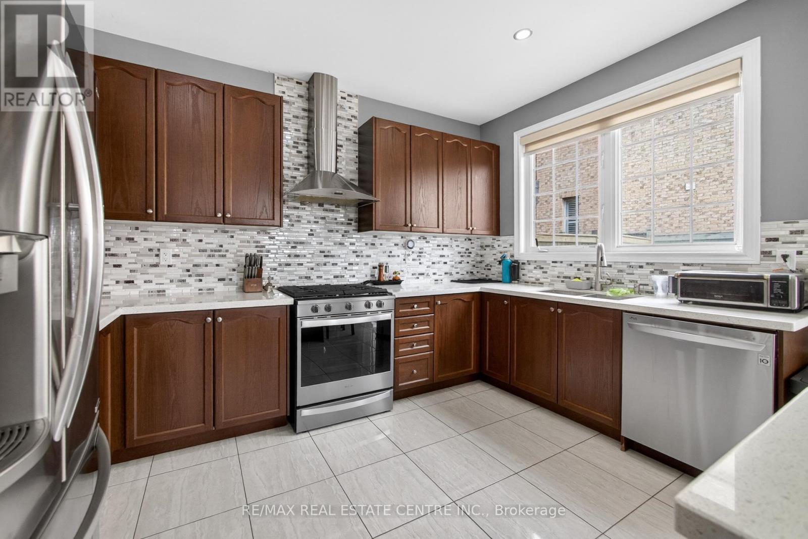 6 Libby Road, Brampton, Ontario  L6Y 0X7 - Photo 19 - W12957712