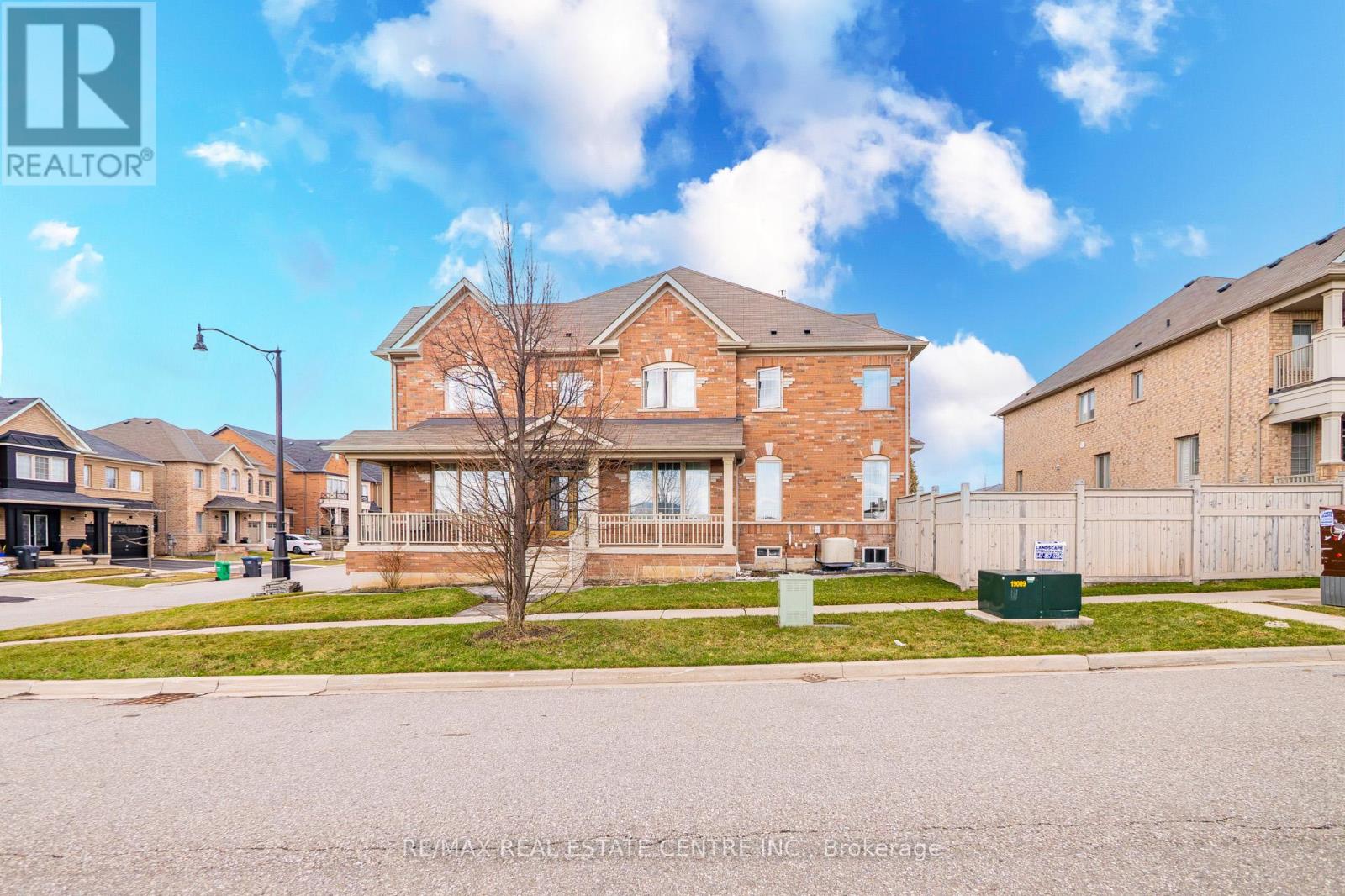 6 Libby Road, Brampton, Ontario  L6Y 0X7 - Photo 3 - W12957712