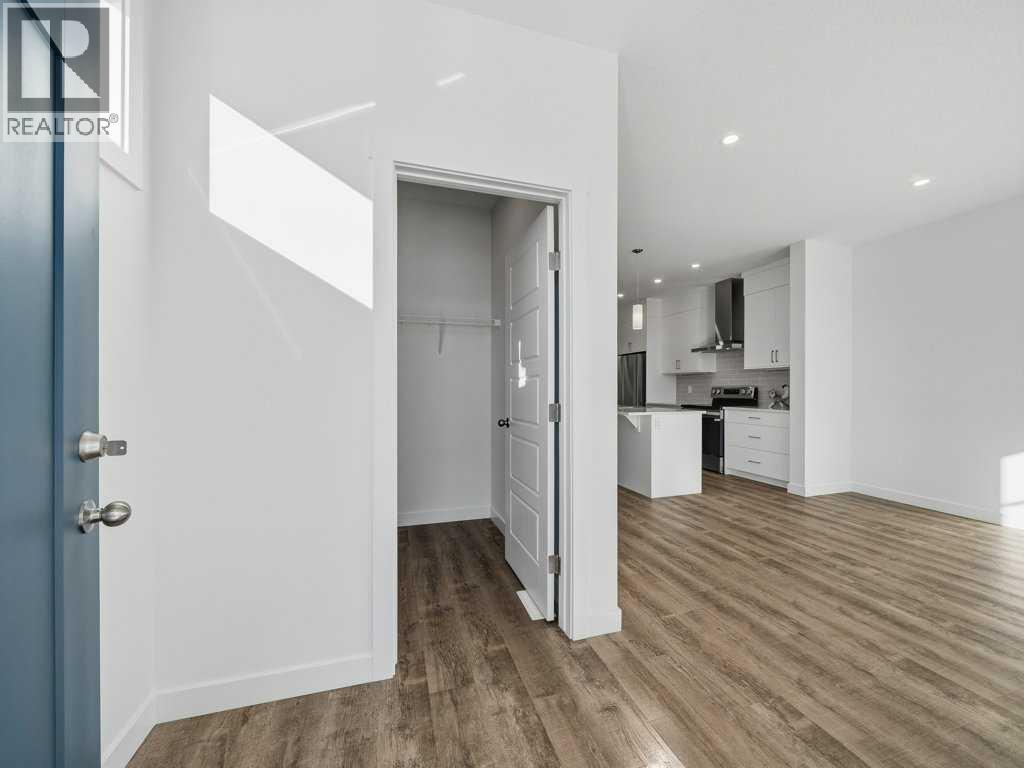 105 Creekstone Manor Sw, Calgary, Alberta  T2X 5W5 - Photo 3 - A2297741