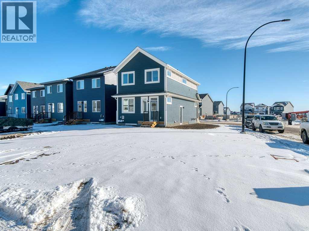 105 Creekstone Manor Sw, Calgary, Alberta  T2X 5W5 - Photo 38 - A2297741