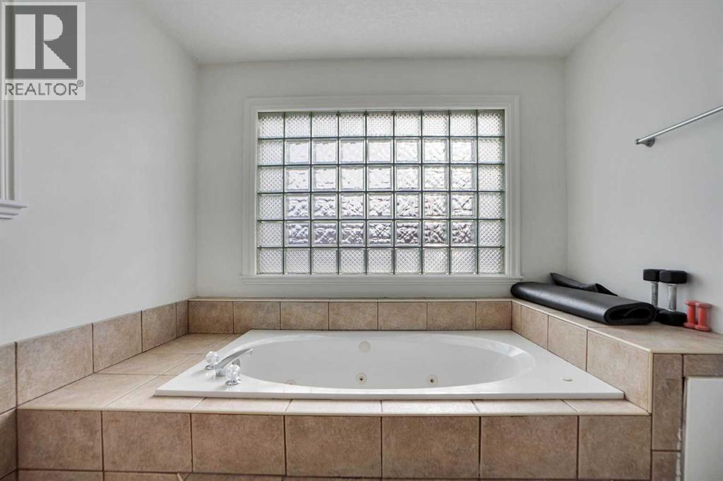 6 Strathridge Way SW, Calgary, Alberta  T3H 3S3 - Photo 35 - A2298508