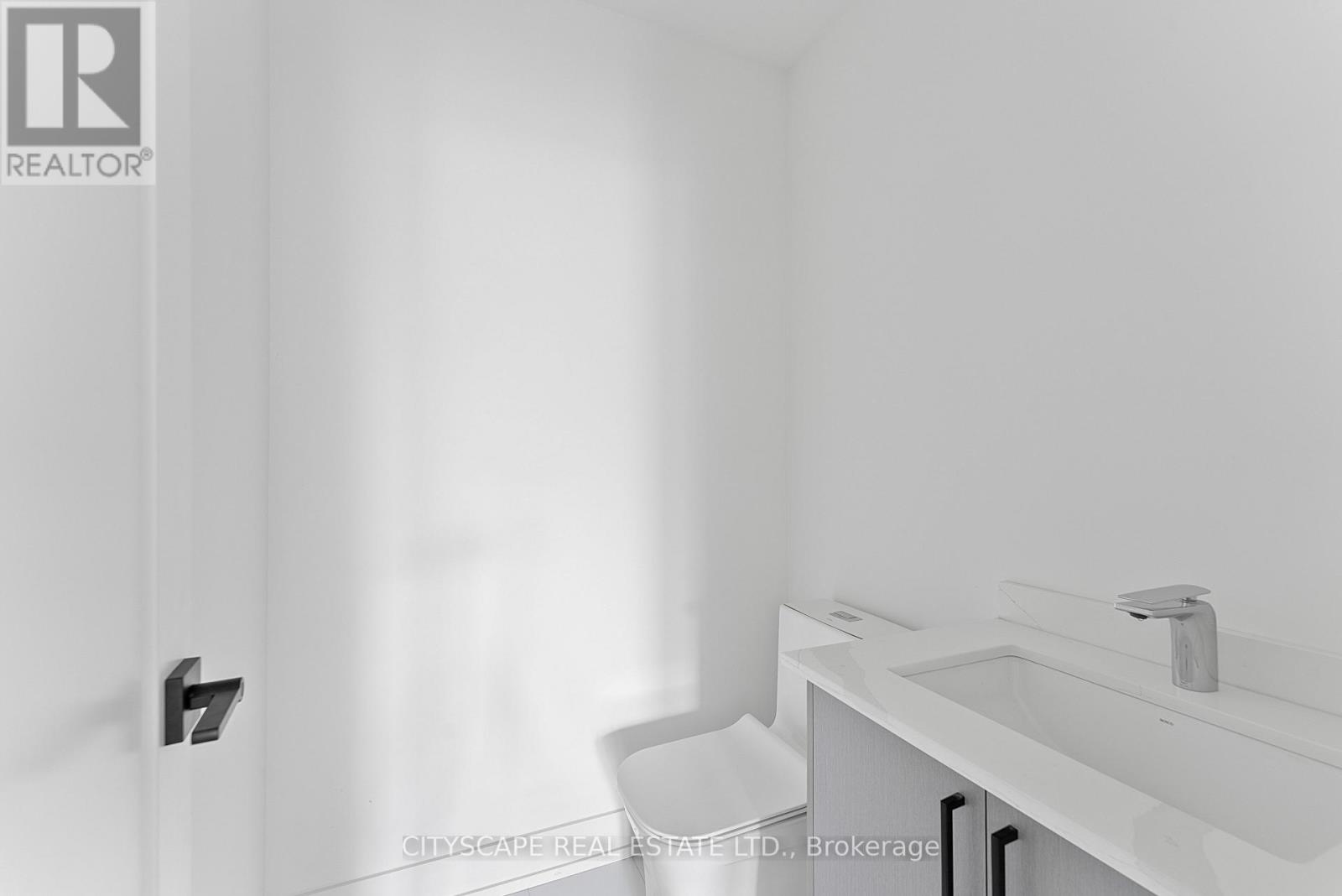 2 - Main - 589 Oakwood Avenue, Toronto, Ontario  M6E 2X8 - Photo 7 - C12954410