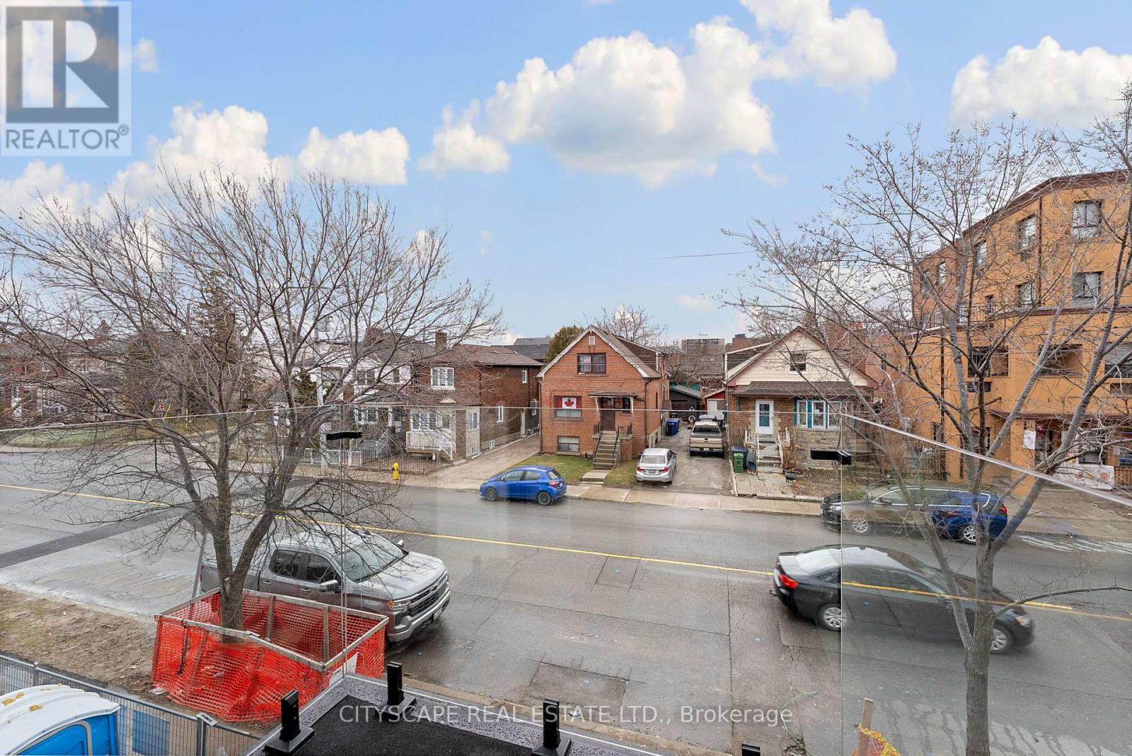 2 - Main - 589 Oakwood Avenue, Toronto, Ontario  M6E 2X8 - Photo 9 - C12954410