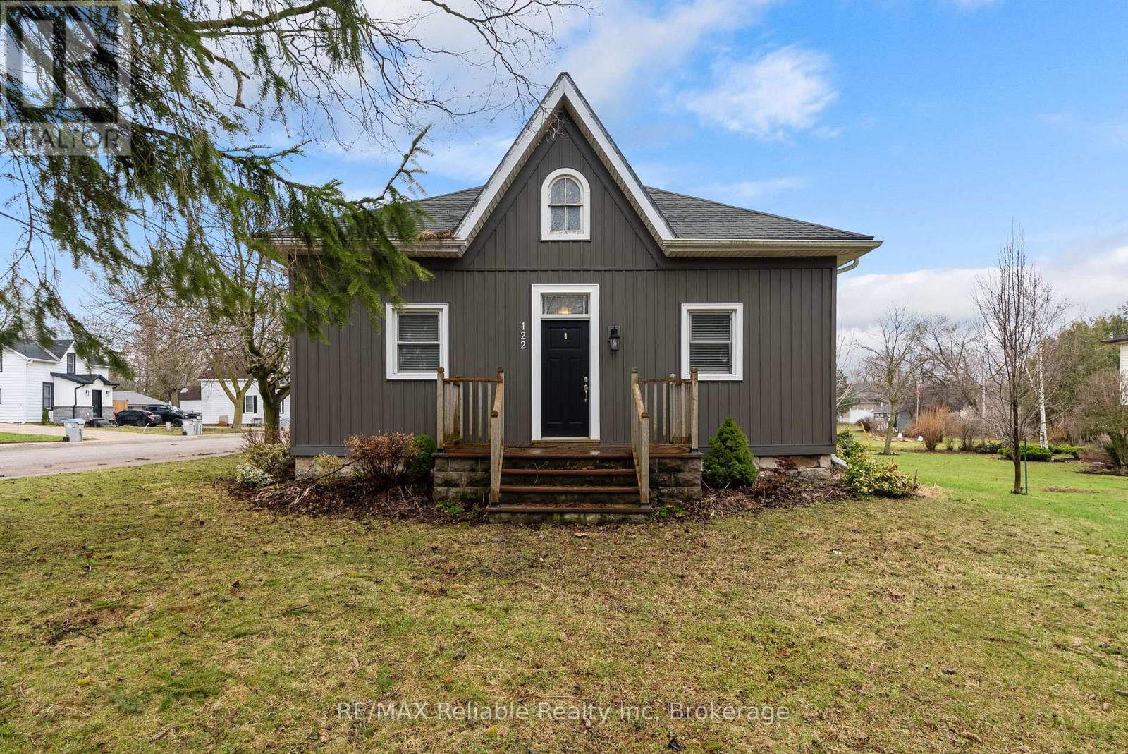 122 Victoria Street, Huron East, Ontario  N0K 1W0 - Photo 2 - X12957756