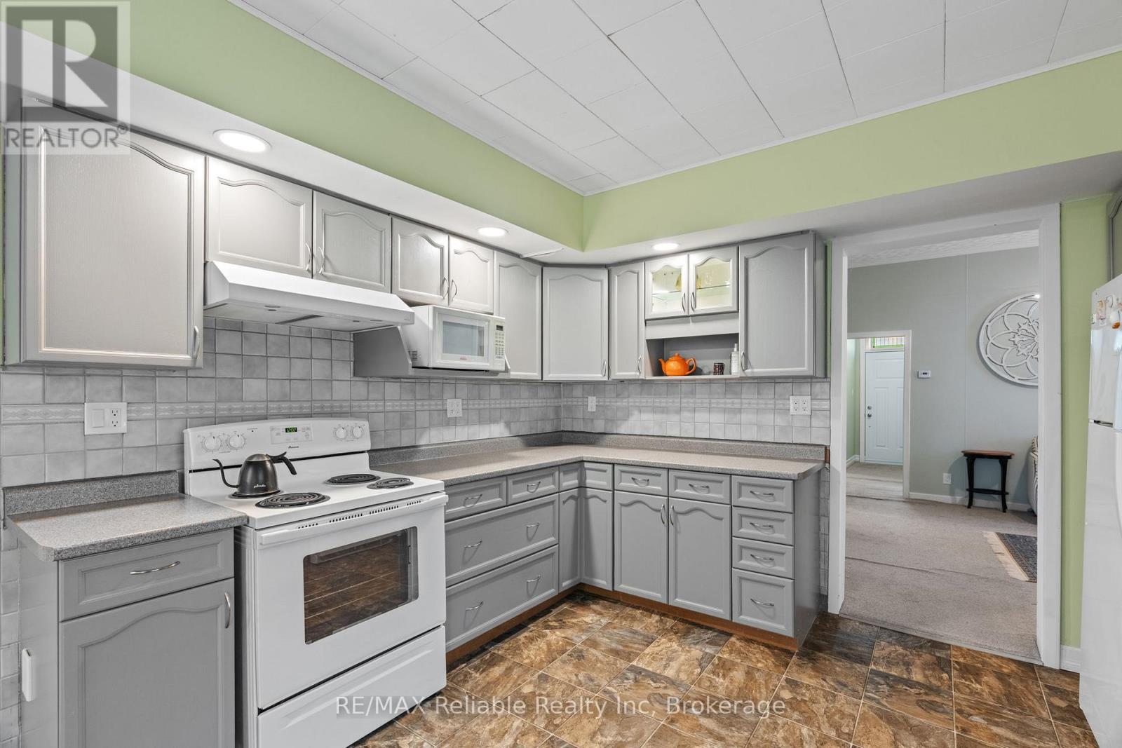 122 Victoria Street, Huron East, Ontario  N0K 1W0 - Photo 6 - X12957756