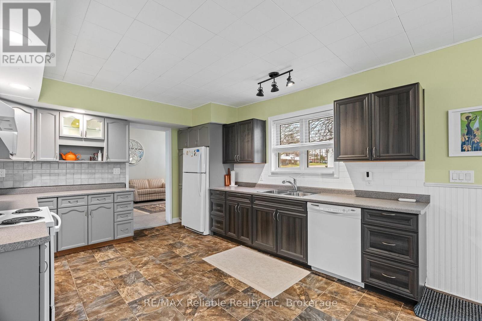 122 Victoria Street, Huron East, Ontario  N0K 1W0 - Photo 7 - X12957756