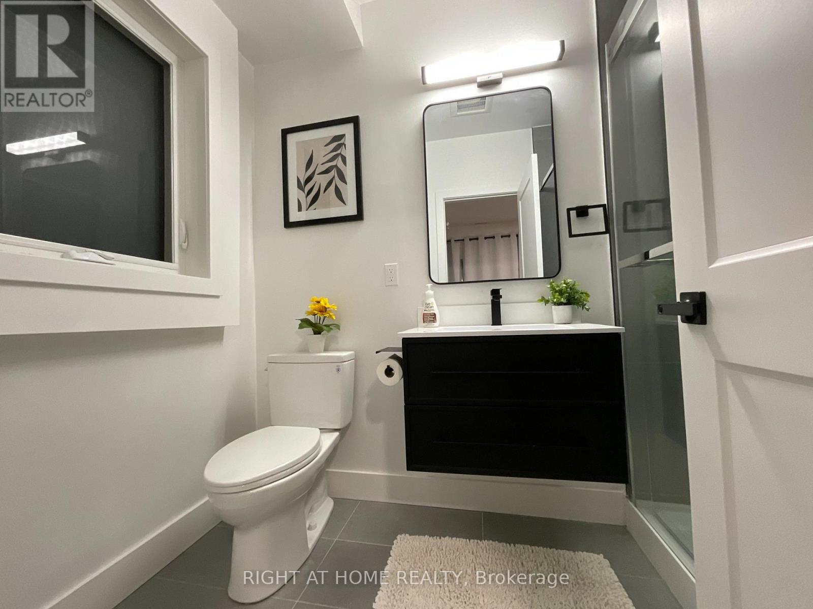 Unit #3 Second Floor - 674 Manning Avenue, Toronto, Ontario  M6G 2W4 - Photo 12 - C12957758