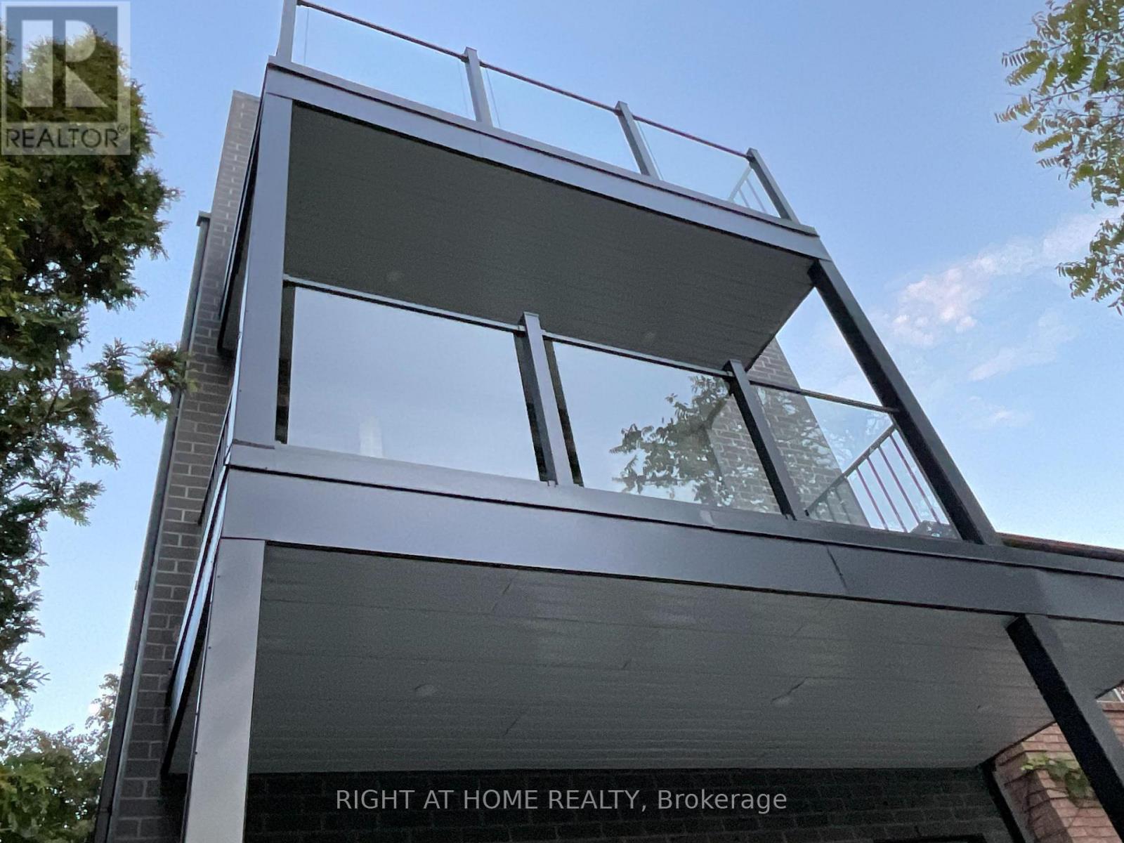 Unit #3 Second Floor - 674 Manning Avenue, Toronto, Ontario  M6G 2W4 - Photo 18 - C12957758