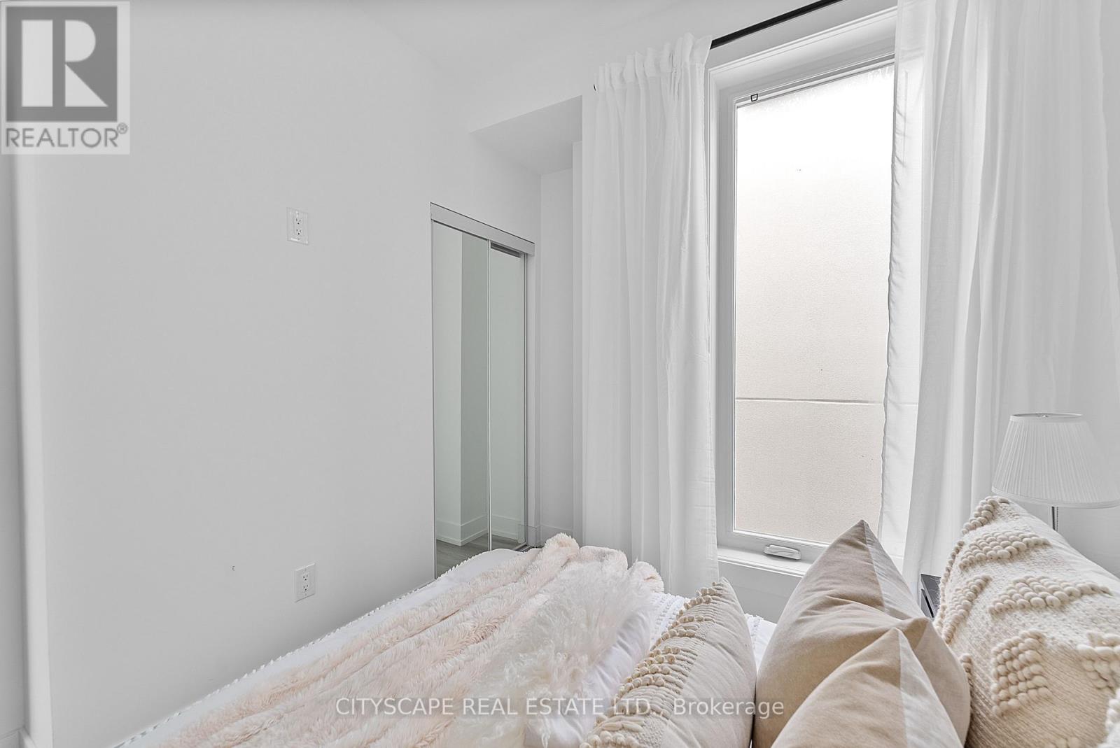 2 - Main - 589 Oakwood Avenue, Toronto, Ontario  M6E 2X8 - Photo 14 - C12954410