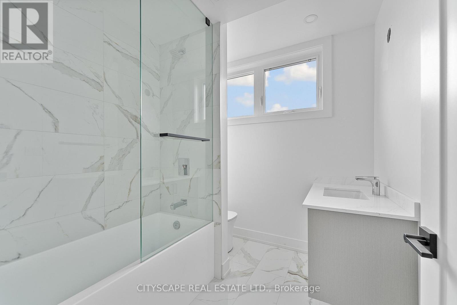 2 - Main - 589 Oakwood Avenue, Toronto, Ontario  M6E 2X8 - Photo 16 - C12954410