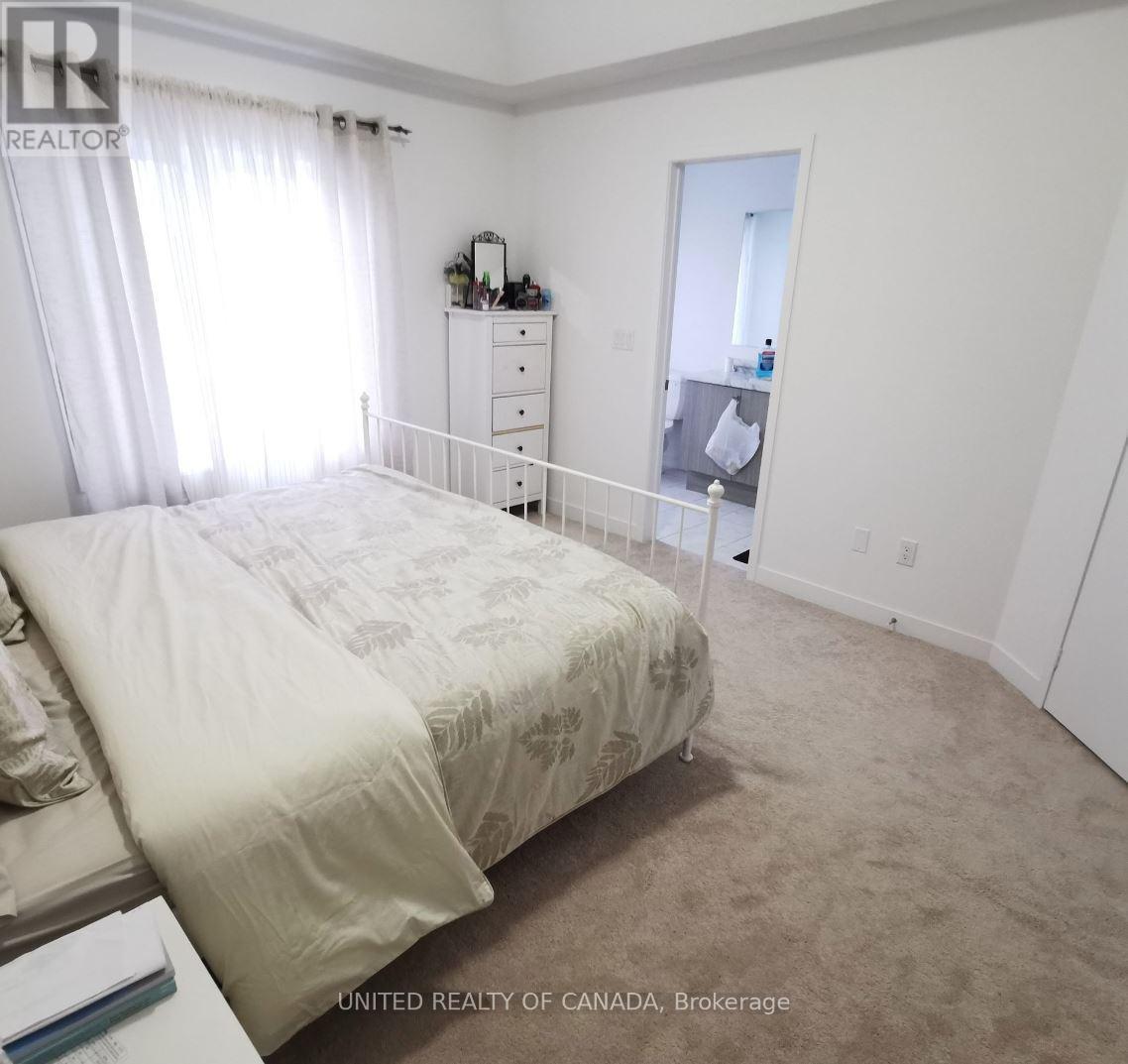 167 Harding Park Street, Newmarket, Ontario  L3Y 0E3 - Photo 6 - N12957774